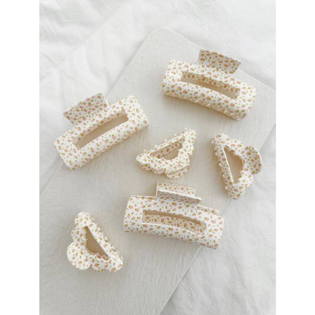 Assorted Flower Print Hair Claws - AGARO: Assorted / ONE SIZE