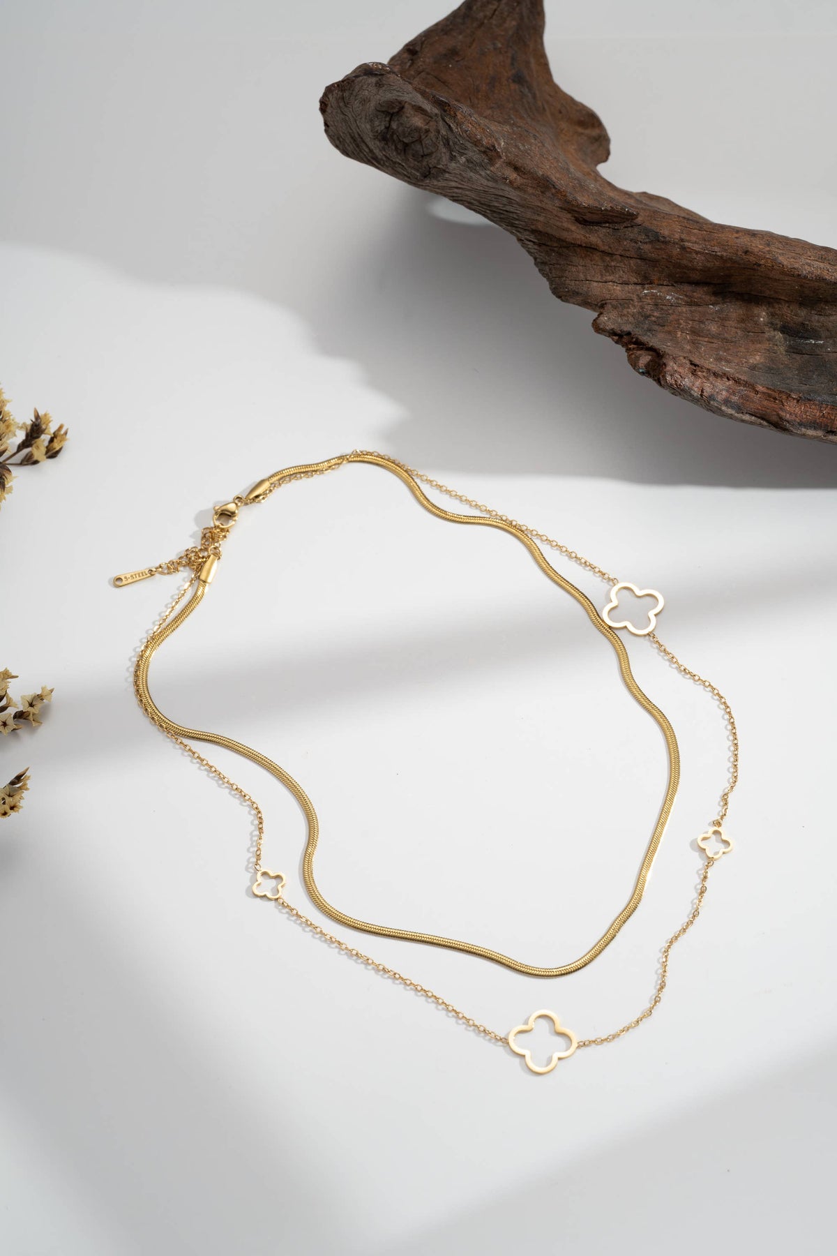 Double chain necklace in gold stainless steel with openwork clovers