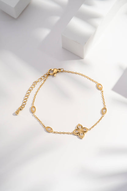 Golden bracelet with crystalline flower and fine steel links
